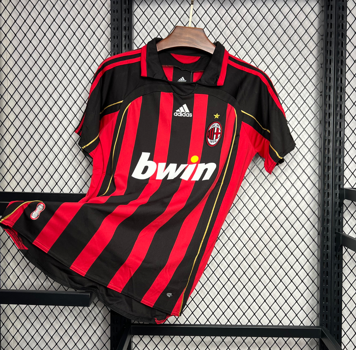 تيشيرت ميلان